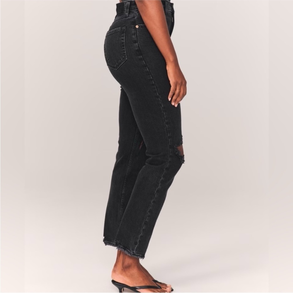 Abercrombie & Fitch Curve Love 90s Straight Jeans Distressed Size 25 Extra Short - Picture 2 of 9